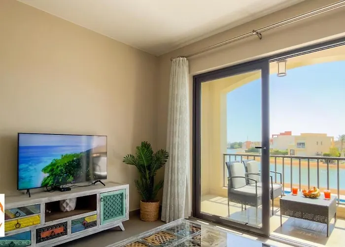 Ollystays-scenic Lagoon & Shared Pool Views! Tawila 2br In El Gouna Apartment