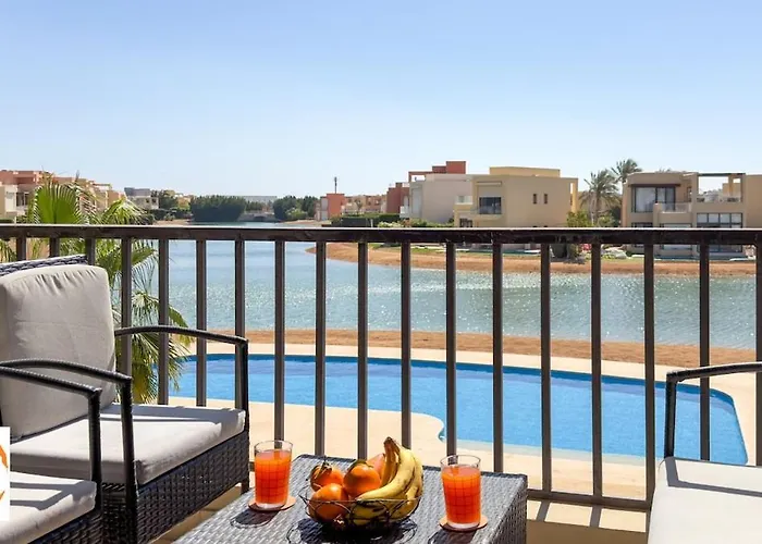 Ollystays-scenic Lagoon & Shared Pool Views! Tawila 2br In El Gouna Hurghada